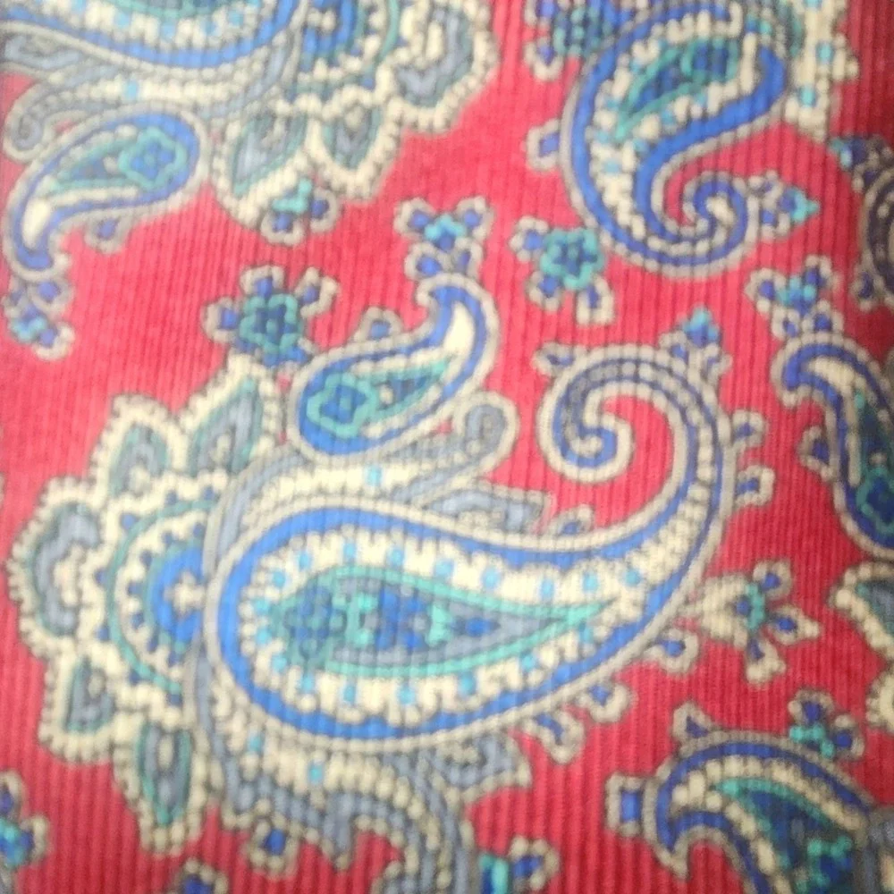 Vintage SWINDON Silk Tie Mens Red Multicolor Paisley Designer Necktie Made in US